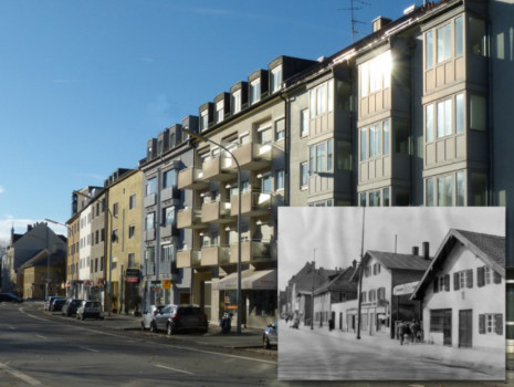 Eine moderne Straße mit mehrstöckigen Häusern und geparkten Autos; im rechten unteren Bildrand ist ein historisches Schwarz-Weiß-Foto derselben Straße mit kleineren, älteren Häusern und einer Pferdekutsche zu sehen.