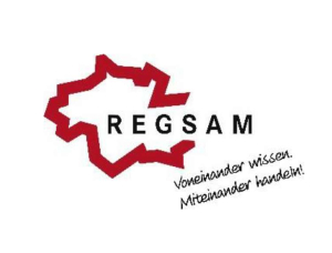 Rot umrandete abstrakte Form mit dem Wort 