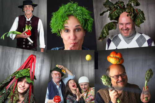 Eine Collage von sechs Erwachsenen, die spielerisch mit verschiedenen Gemüsesorten als Hüte oder Accessoires posieren, darunter Blattgemüse, Kürbisse und Artischocken, die alle lächeln oder lustige Gesichter vor einem dunklen Hintergrund machen.